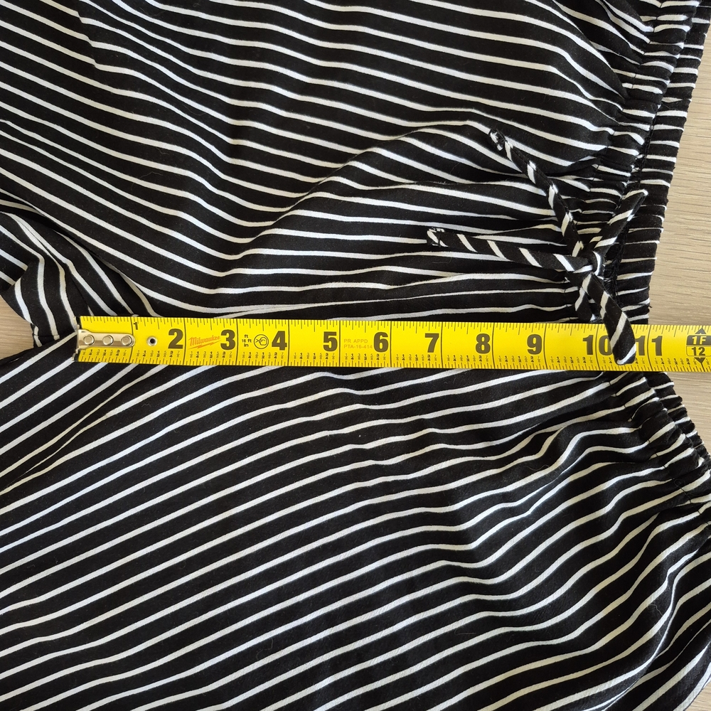 No Boundaries Black and White Pinstripe Wide-Leg Pants - Picture 9 of 12